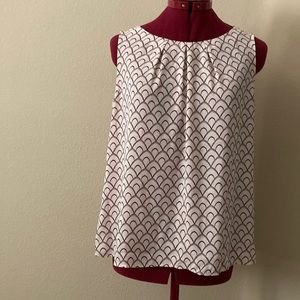 Loft Medium Petite sleeveless printed blouse 3 pleats on neckline 100% polyester